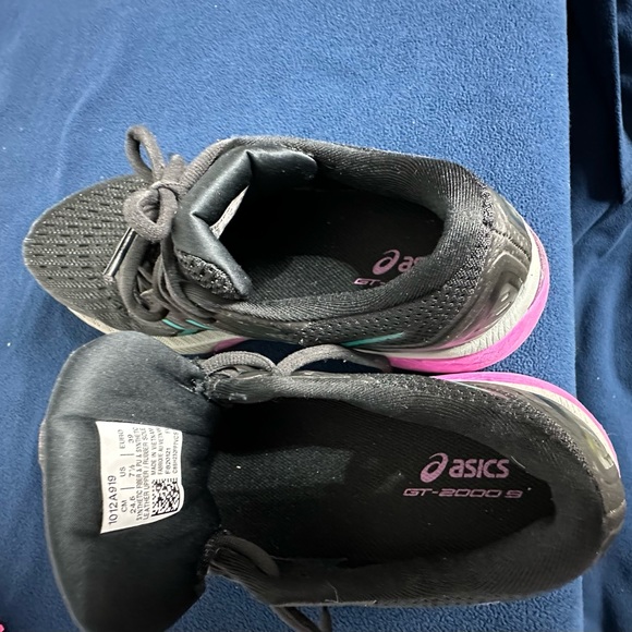 Women’s ASICS Shoe Lot (Women 7.5) - Picture 3 of 5